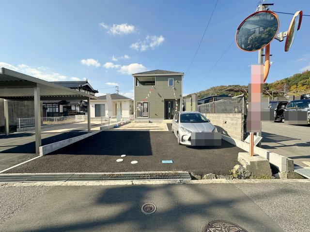 吉田町吉田字上迫の駐車場|車は3台以上駐車可能☆
広々とした駐車スペースは来客時なども安心なので気軽に家族や友人を招くことができます♪