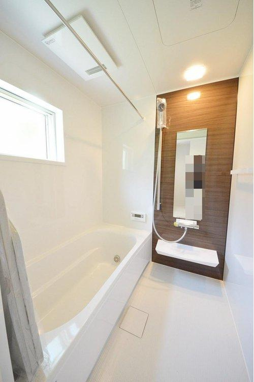 海田町浜角の浴室|浴室乾燥機気付き1坪タイプの浴室☆
ユニットバスは、気密性にも優れています。そのため、冬場でもお湯が冷めにくく、暖かい空間を維持することができます。