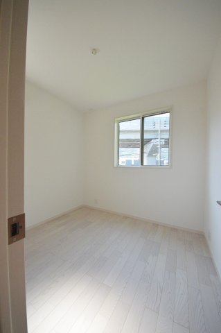 海田町浜角の洋室|全居室収納☆
4.3帖洋室のクローゼットです♪