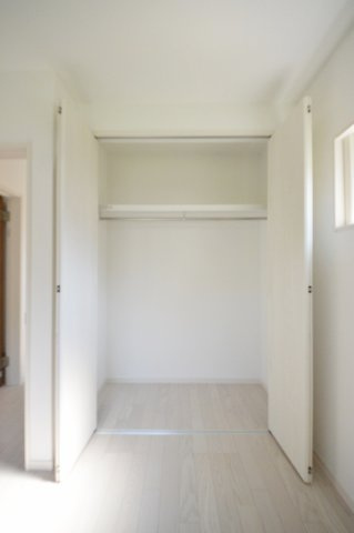 海田町浜角の収納|全居室収納☆
4.3帖洋室のクローゼットです♪