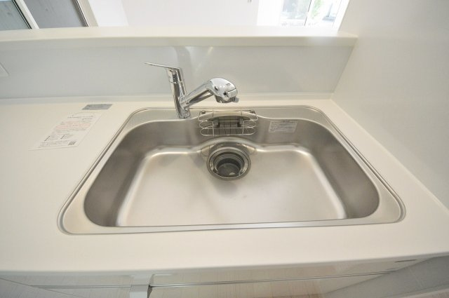 海田町浜角のキッチン|浄水機能付きステンレスシンク☆
ステンレスシンクは傷や汚れに強く、お手入れも簡単で使いやすいです♪
さらにワンタッチで浄水に切り替えができる為とても便利です！