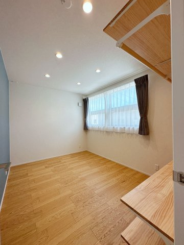 安芸郡熊野町中溝5丁目 No.5の洋室|2階6帖の洋室☆