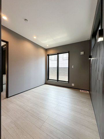 西区大芝2丁目の寝室|広々とした5.3帖の主寝室☆