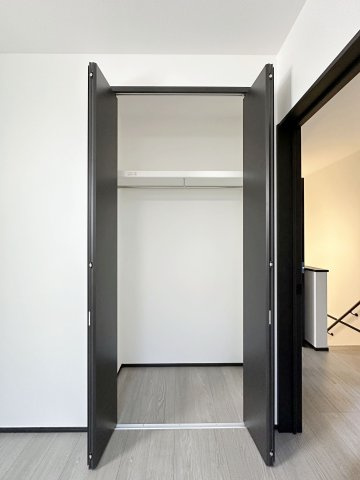 西区大芝2丁目の収納|全居室収納☆
4.2帖洋室のクローゼットです♪