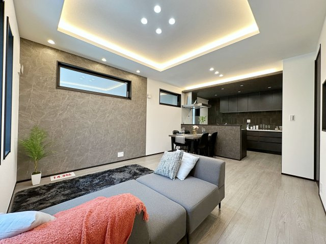 西区大芝2丁目の居間・リビング|14.3帖の広々としたリビング☆
完成済のため365日ご案内可能♪
「今日見たい」にも対応します！