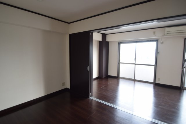 ガーデンアネックスの居間・リビング|広く使えます。