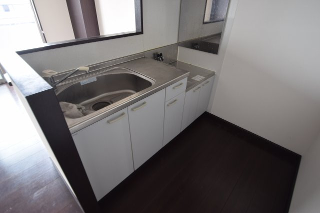 ガーデンアネックスのキッチン|ガスコンロ対応のカウンターキッチン