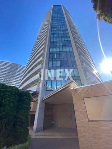横浜市西区みなとみらい４丁目の賃貸マンションのエントランス