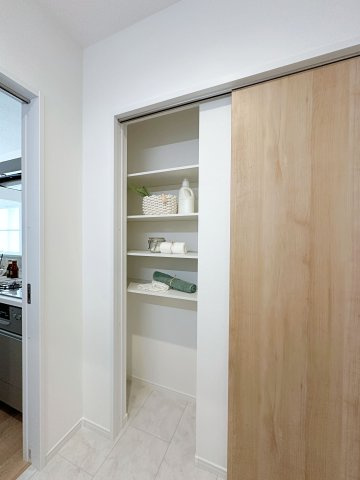 佐伯区皆賀1丁目 No.4の収納|洗面脱衣所の収納☆
毎日ご家族で使うタオルや洗面用品、洗濯用品などを収納することができます♪