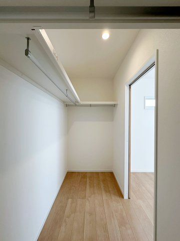 佐伯区皆賀1丁目 No.4の収納|全居室収納☆
7.2帖の主寝室のウォークインクローゼットです♪