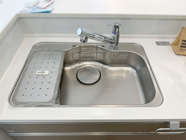 佐伯区皆賀1丁目 No.4のキッチン|浄水機能付きステンレスシンク☆
ステンレスシンクは傷や汚れに強く、お手入れも簡単で使いやすいです♪
さらにワンタッチで浄水に切り替えができる為とても便利です！