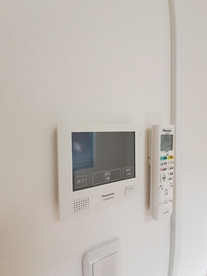 【セキュリティ】 | カリーノ | オートロック付きモニターホン。
来客者を一目で確認でき安心です。