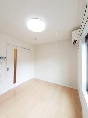 【洋室】 | カリーノ | エアコン・ホスクリーンも完備。