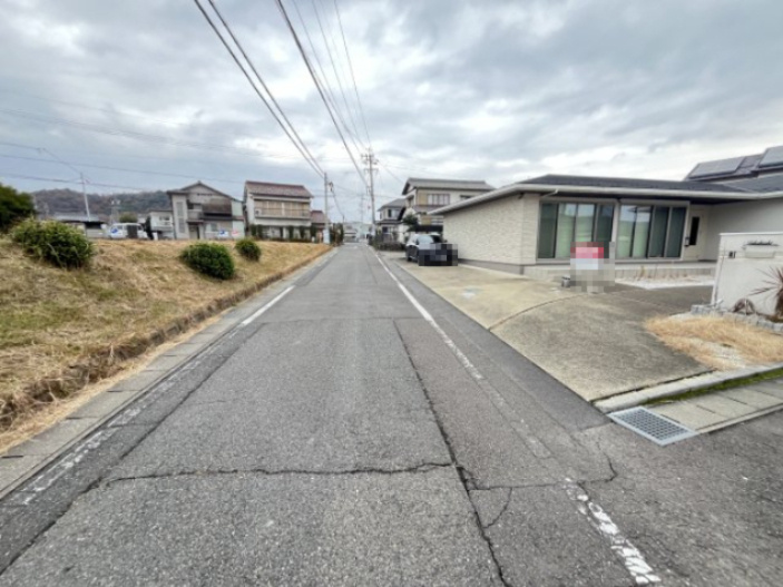 中古住宅　段下の前面道路含む現地写真