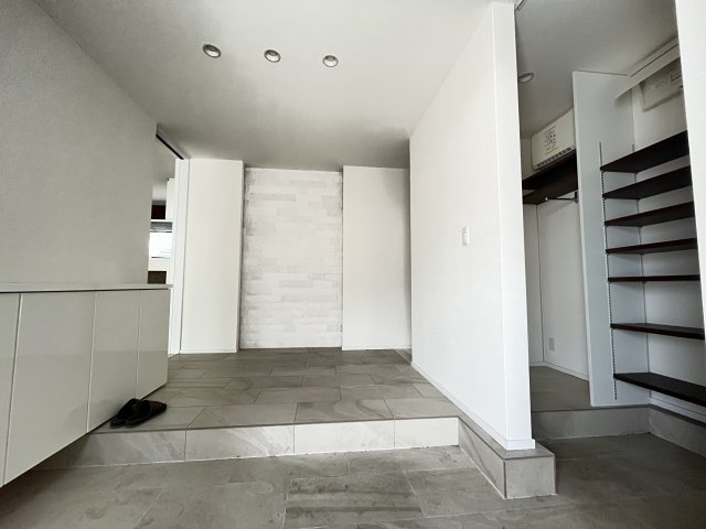 中古住宅　段下の玄関