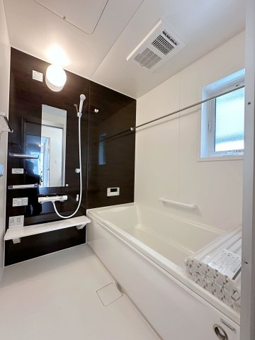 佐伯区藤垂園 No.1の浴室|浴室乾燥機気付き1坪タイプの浴室☆
ユニットバスは、気密性にも優れています。そのため、冬場でもお湯が冷めにくく、暖かい空間を維持することができます。