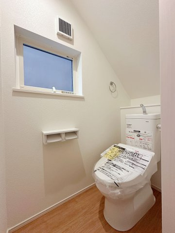 佐伯区藤垂園 No.1のトイレ|1階ウォシュレットトイレ☆
1階、2階にウォシュレットトイレがついています♪