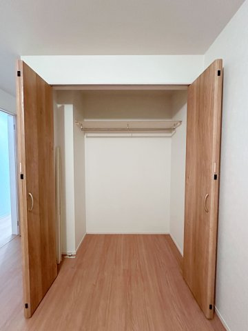 佐伯区藤垂園 No.1の収納|全居室収納☆
6.5帖洋室のクローゼットです♪