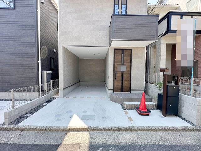 佐伯区藤垂園 No.1の駐車場|車はビルドインガレージに1台駐車可能☆
