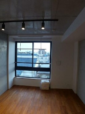 【居間・リビング】 | LEGALAND高円寺 | 7.3帖のきれいな洋室。