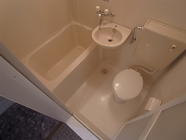 神戸市須磨区南落合１丁目のアパートの浴室