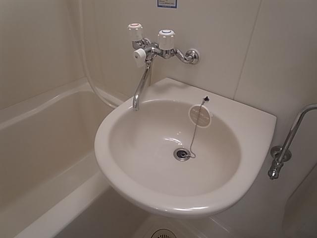 神戸市須磨区南落合１丁目のアパートの洗面所