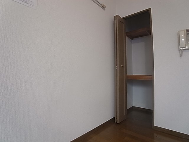 神戸市須磨区南落合１丁目のアパートの収納