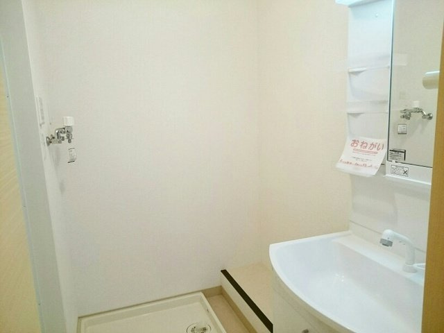 アリ・ビラⅢの洗面所|明るい洗面所です