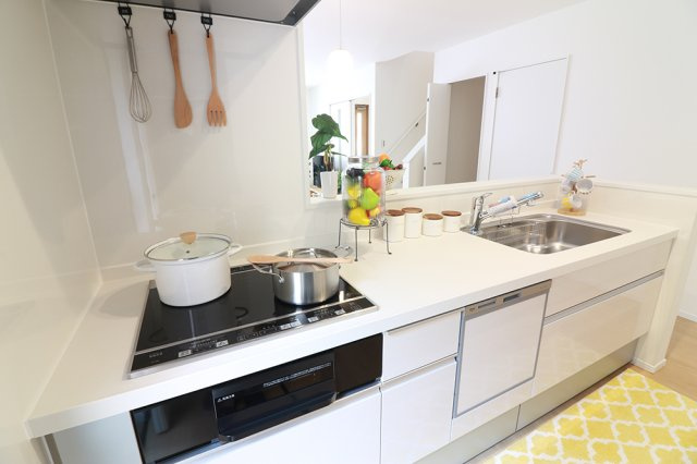 丸亀市　津森町⑨　太陽光つきオール電化住宅のキッチン|同じ建築メーカーの仕様となります。実物とは異なることがございます。