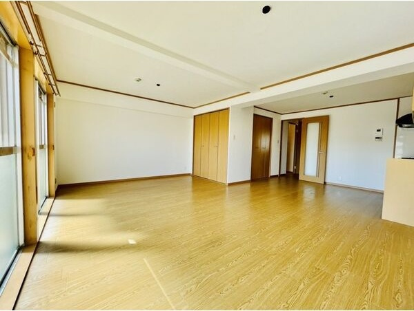 パークサイド大和園の居間・リビング