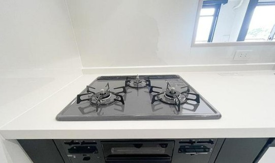 【中古マンション】ライオンズマンション坂戸のキッチン|３口コンロです！