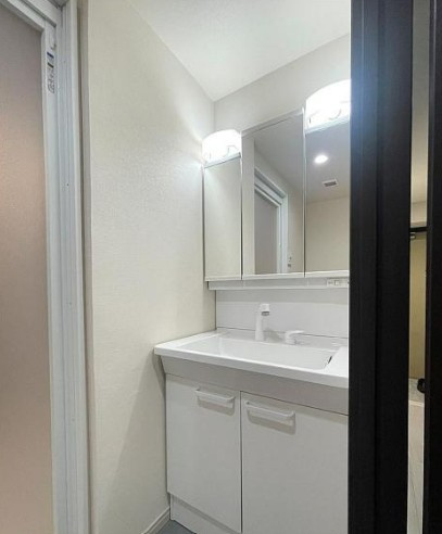 【中古マンション】ライオンズマンション坂戸の独立洗面台|朝の身支度に欠かせない洗面台です！こちらも新品♪