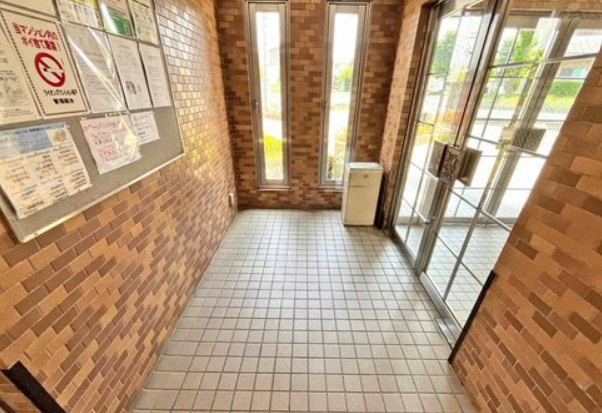 【中古マンション】ライオンズマンション坂戸のエントランス