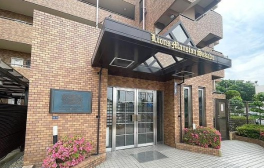 【中古マンション】ライオンズマンション坂戸のエントランス|綺麗に保たれたエントランスです♪