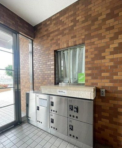 【中古マンション】ライオンズマンション坂戸の設備|宅配ボックス付きで非対面・不在時もお荷物を受け取れます♪