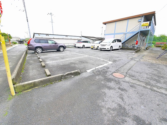 宮東マンションの駐車場|駐車場があります