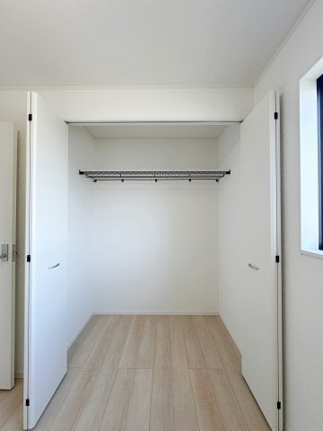 安佐南区川内2丁目 No.8の収納|2階4.5帖洋室のクローゼット☆