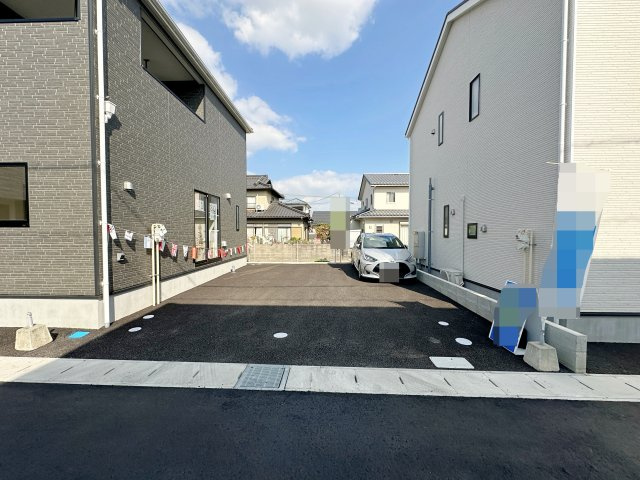 安佐南区川内2丁目 No.8の駐車場|車は4台駐車可能☆
広々とした駐車スペースは来客時なども安心なので気軽に家族や友人を招くことができます♪