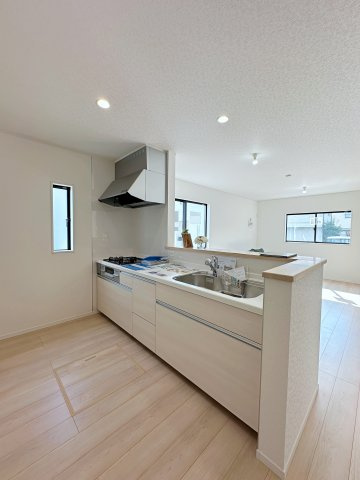 安佐南区川内2丁目 No.8のキッチン|人造大理石天板使用のシステムキッチン☆
人造大理石天板は水垢が付きにくく汚れが落ちやすいのでお手入れも簡単です♪