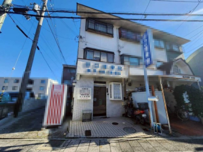 【価格改定】向日市寺戸町東野辺の前面道路含む現地写真|2階リビングの中古テラスハウスです。