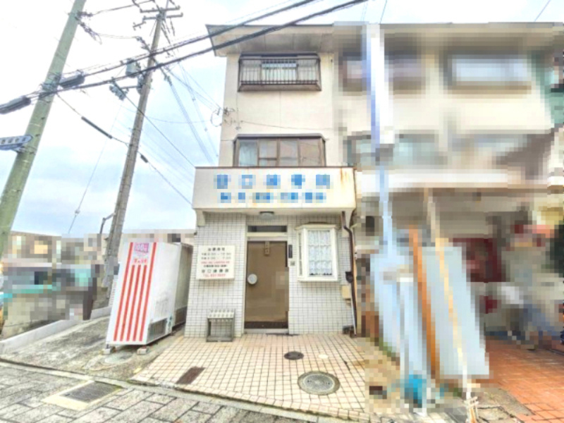 【価格改定】向日市寺戸町東野辺の外観|バイク・自転車等を置いていただけるスペースがございます。