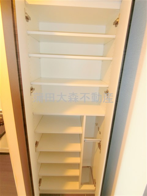 La Douceur大森山王の設備|玄関収納　シューズBOX