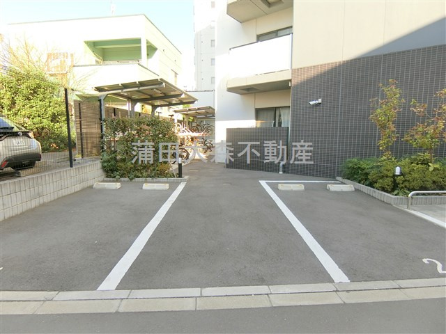 La Douceur大森山王の駐車場|敷地内平置き駐車場　空き状況等詳細はお問合せ下さい。