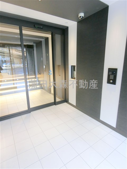 La Douceur大森山王のエントランス|防犯カメラTVモニター付オートロック宅配BOXメールBOX管理人室