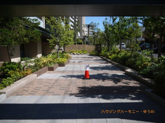 【エントランス】 | 住まいの顔にふさわしい落ち着いた迎賓空間