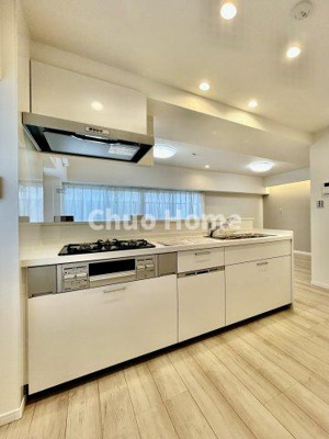 【キッチン】 | ニューハイツ中川 | ワイドで収納豊富なシステムキッチン