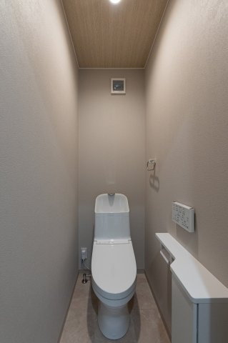 向日市上植野町御妙林のトイレ|２階トイレ