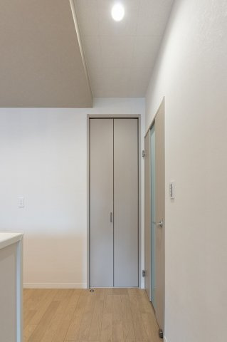 向日市上植野町御妙林の収納|2階廊下の収納