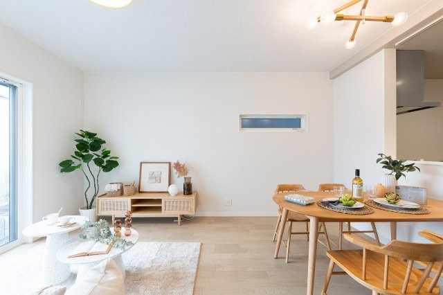 向日市上植野町御妙林の居間・リビング|バランスの取れた配置は快適で使い勝手が良い居住空間を提供しています。