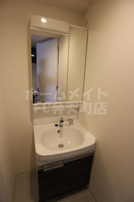 【洗面所】 | ファステート大阪ドームライズ | 忙しい朝には欠かせない洗面所です